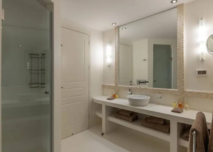 Myconian Caulk Villa *